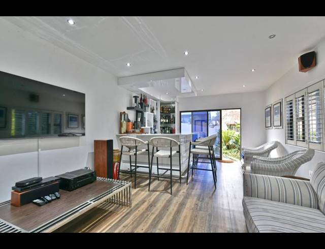 4 BEDROOM HOUSE FOR SALE IN CONSTANTIA KLOOF